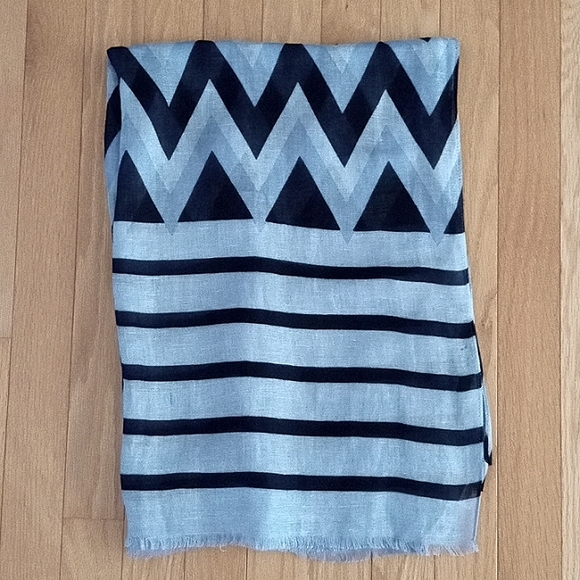 Talbots Woman's Blue Chevron Fashion Scarf - Picture 1 of 7